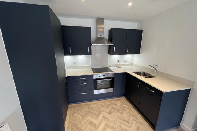 Flat to rent in Colnebank Drive, Watford