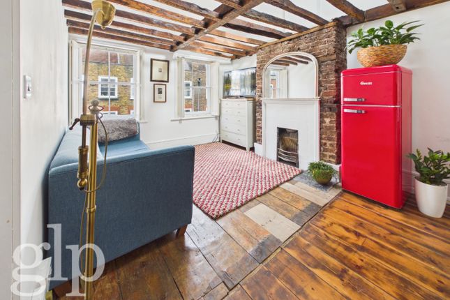 Top Floor Flat, 7 Meard Street, London photo 2