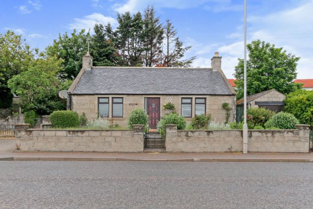 Thumbnail Bungalow to rent in Coulardbank Road, Lossiemouth, Morayshire