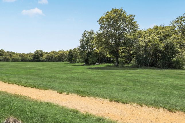 11, West Common, Buckinghamshire photo 4