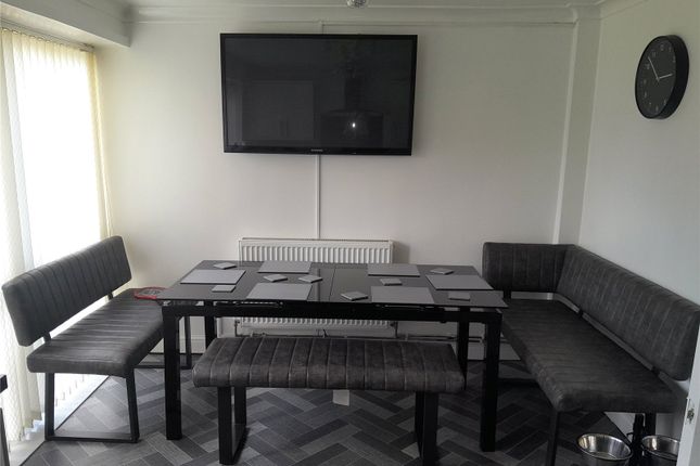 10, Ladeler Grove, West Midlands photo 4