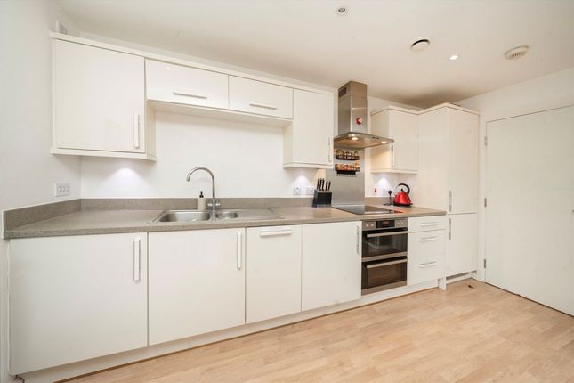Flat 13, 33, Chamberlayne Road, London photo 2