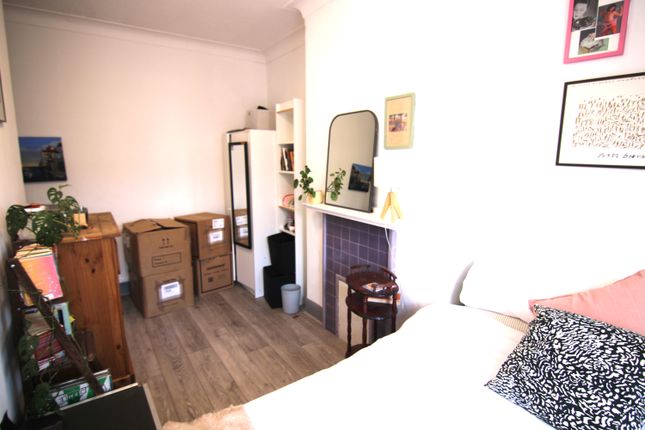 101, Duckett Road, London photo 4