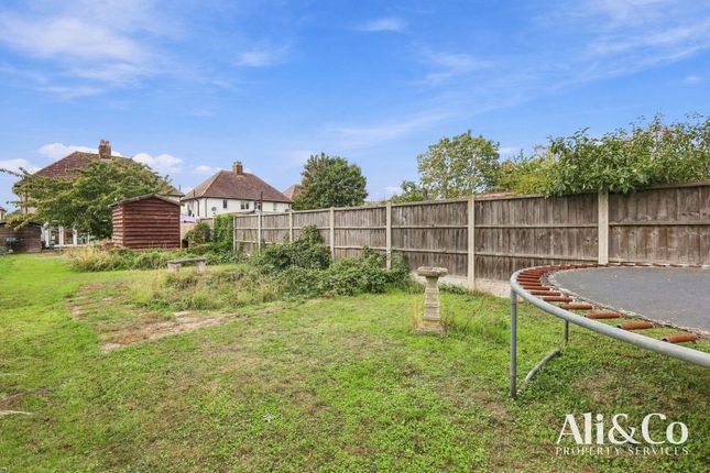 52 Heathview Road, Grays photo 2
