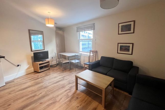Flat 5, 144 Drummond Street, London photo 2