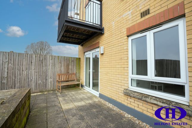 117 Featherstone Court, Dudley Road, Southall photo 3
