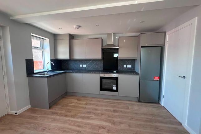 9b Midanbury Broadway, Southampton photo 4
