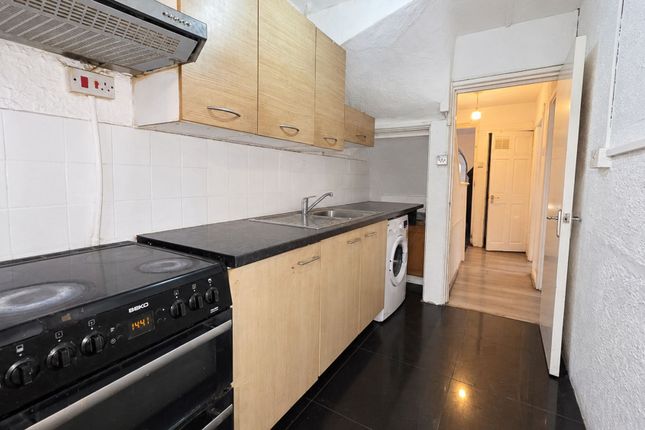 150 Cannington Road, Dagenham photo 4