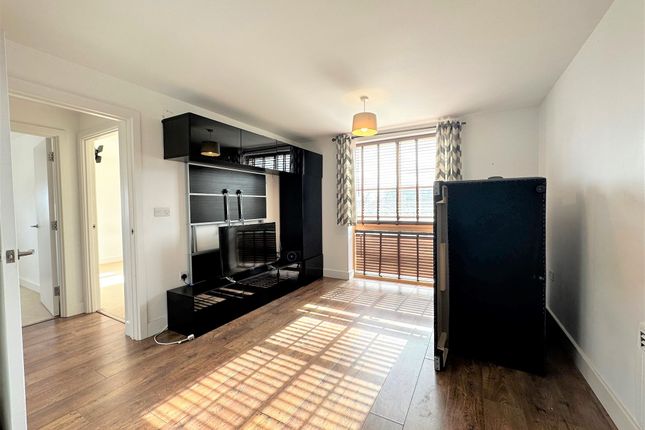 Flat for sale in Drakes Drive, Stevenage