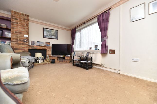 153 Greenfields, Huntingdon photo 4