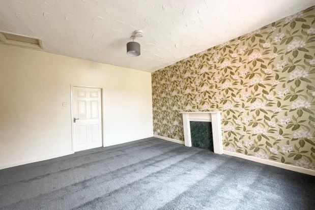 Flat to rent in Cross Lane, Manchester