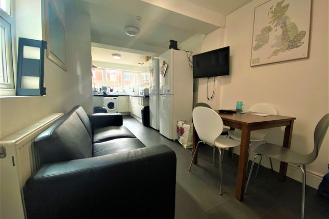 Room to rent in Catherine Street, Reading