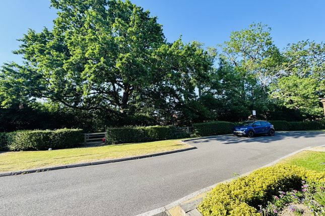 5, The Orchard, Hartley Wintney photo 2