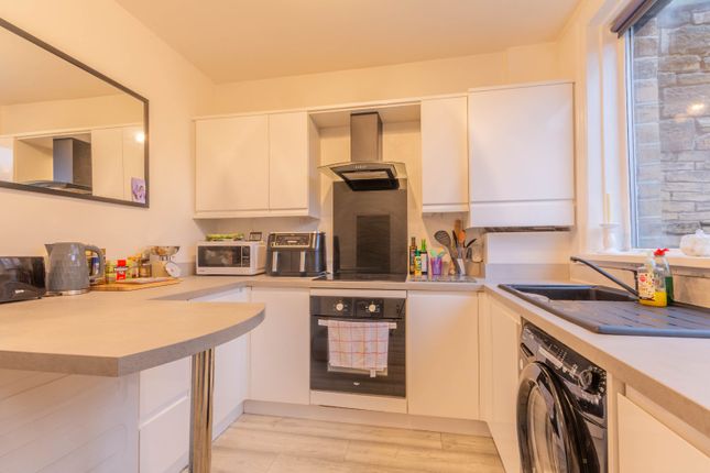 5, Hillside Road, West Yorkshire photo 4