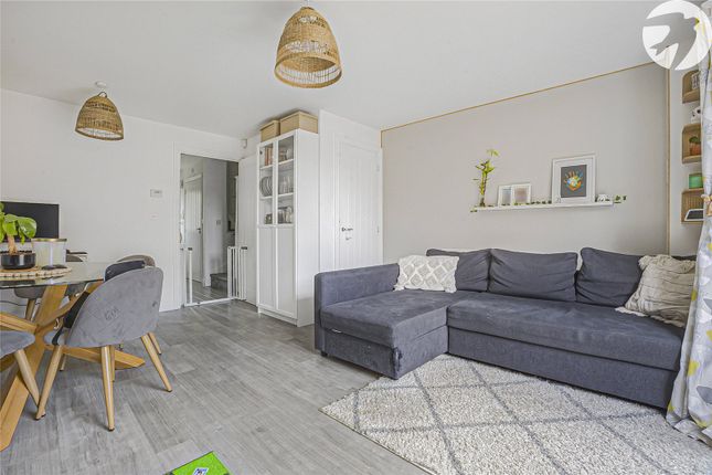 31, Darwin Avenue, Dartford photo 2
