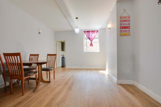 29 Hughenden Drive, Leicester photo 4
