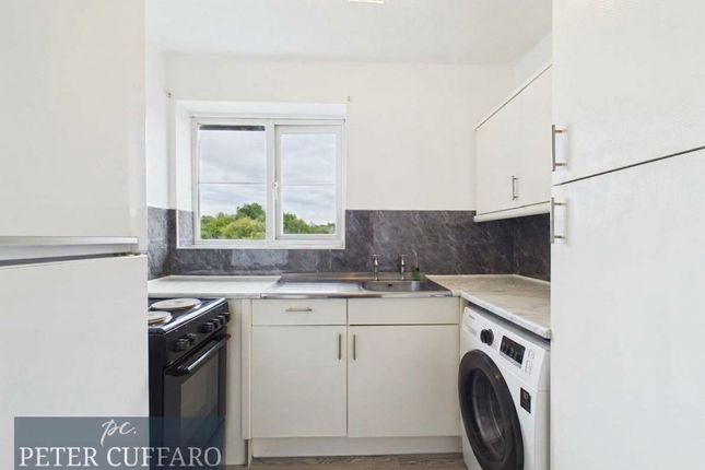 60 River Meads, Ware photo 3