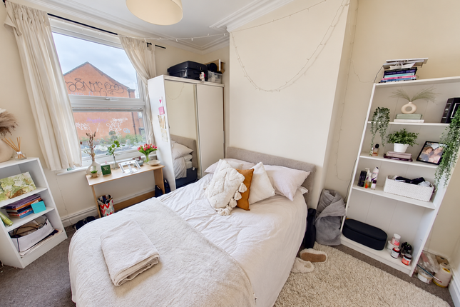 17 Claremont Avenue, Leeds photo 5