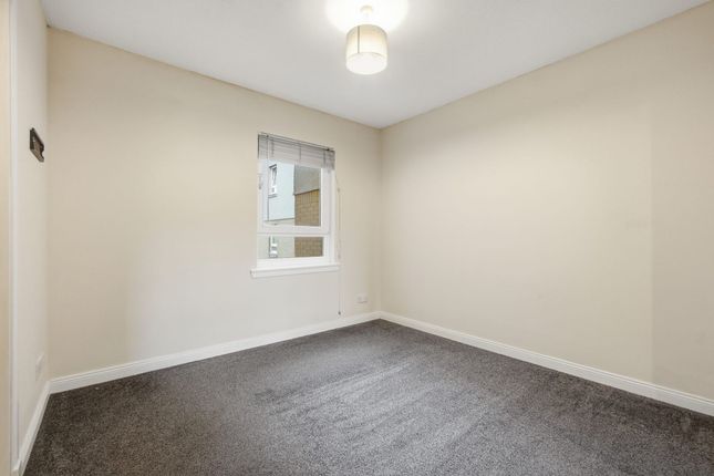 4 12 Kilnside Road, Paisley photo 4