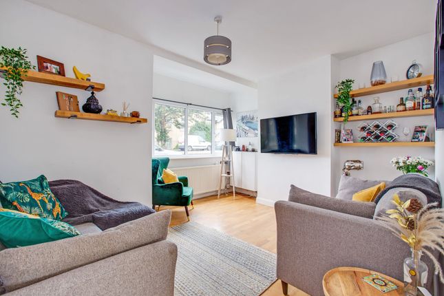 Flat for sale in Bridge Court, Bath Road, Taplow