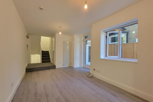 Flat 2, 41, Umfreville Road, London photo 3