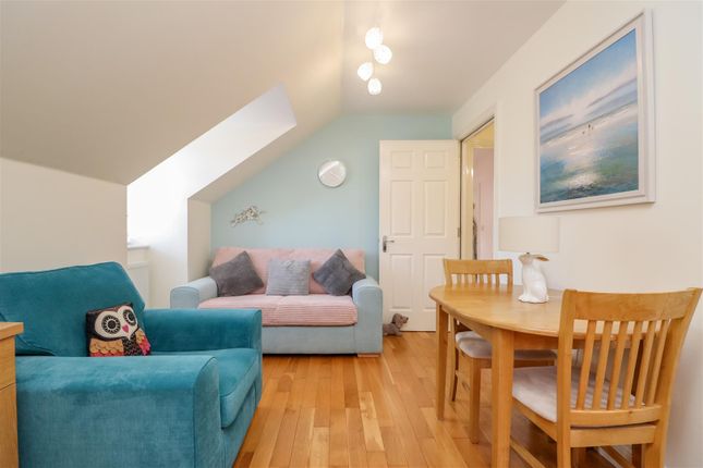 8, Cadogan Place, North Heath Lane, Horsham photo 4
