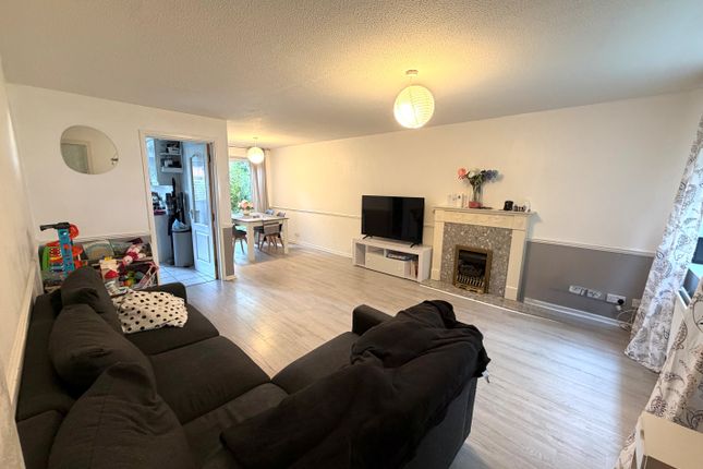 17a, Buckingham Close, DIDCOT photo 2