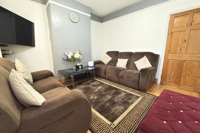 24, St Peters Road, Luton photo 2