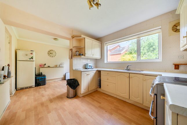 8 Hoveland Drive, Taunton photo 4