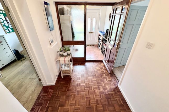 15 Sweeting Avenue, Little Paxton, St. Neots photo 3