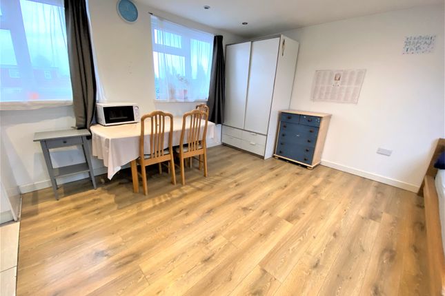 427, ILFORD LANE, ILFORD photo 4