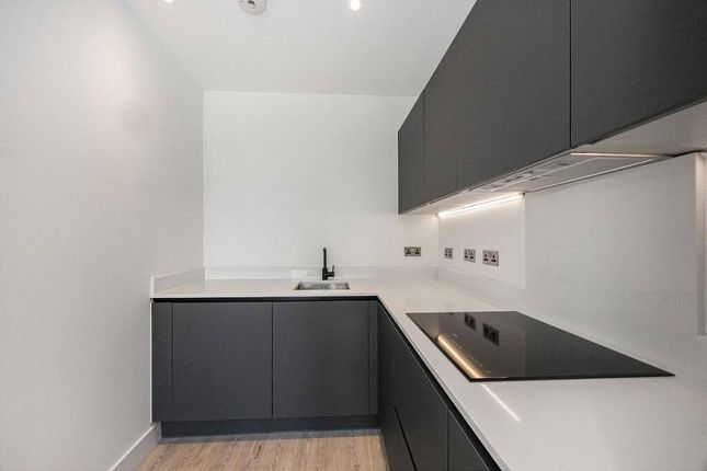 8 Kew Bridge Road, Hounslow photo 2