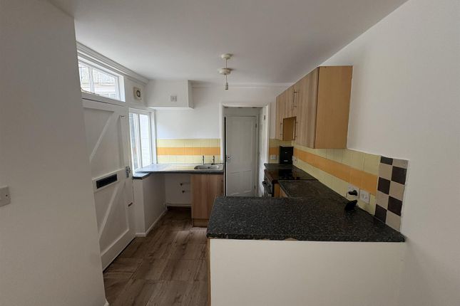 Flat 2, 2, Church Street, Liskeard photo 4