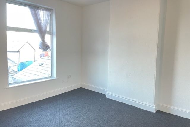 Terraced house to rent in Vicarage Road, Oldbury