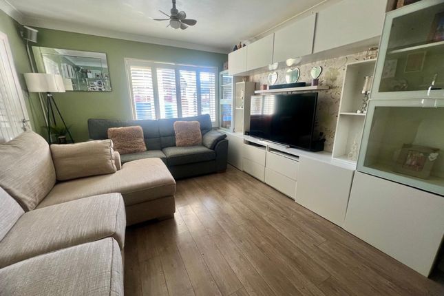 35 Limerick Gardens, Upminster photo 2