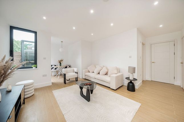 Flat 1, 1C, Pitt Crescent, London photo 2