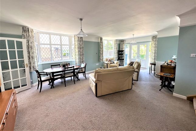 242, Normanston Drive, Lowestoft photo 2