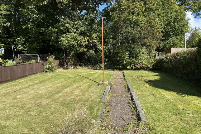 22, Gyrnosfa, Lower Cwmtwrch photo 2