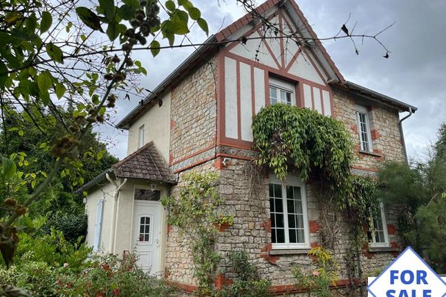 Detached house for sale in Bagnoles-De-L'orne, Basse-Normandie, 61140, France