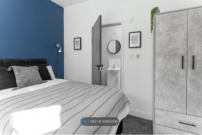 Room to rent in Adelaide Road, Kensington, Liverpool