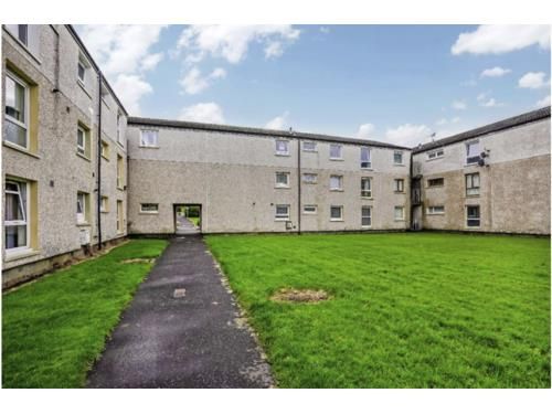 Thumbnail Flat to rent in Oak Road, Cumbernauld