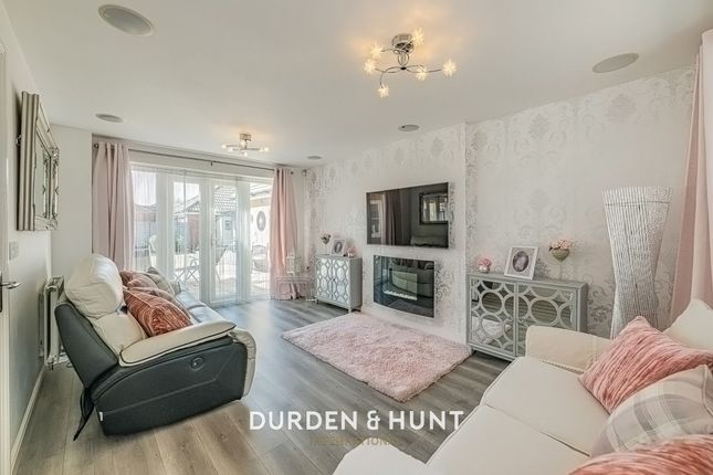 24 Litten Close, Romford photo 2