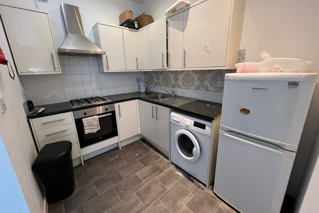 Flat 10, Prospect House, North Circular Road, London photo 2