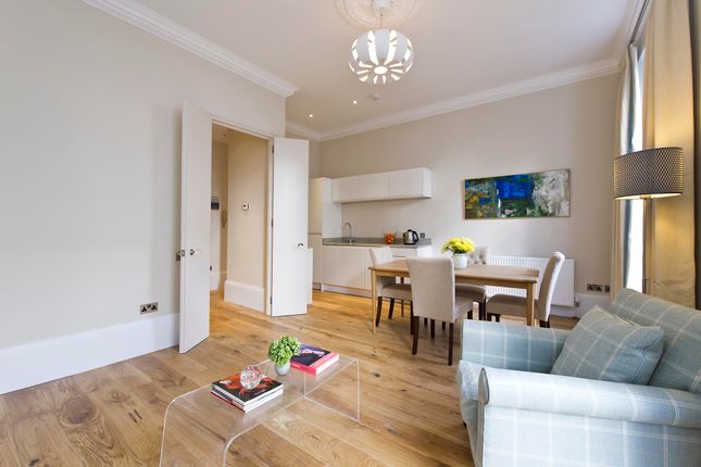 Flat to rent in St. Stephens Gardens, Notting Hill, London