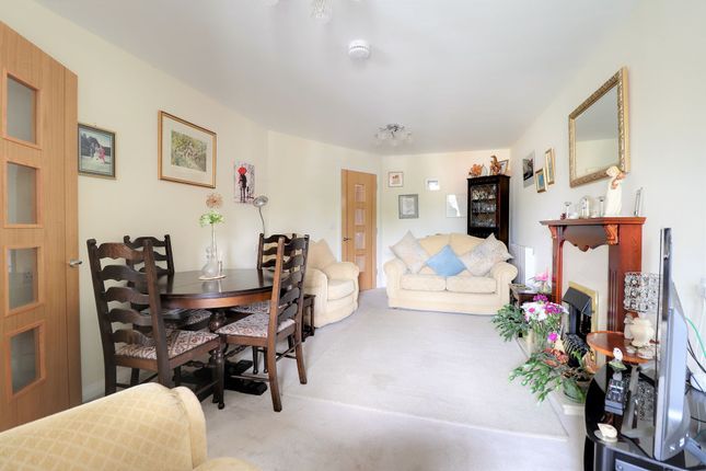 47 Deans Park Court Kingsway, Stafford photo 2