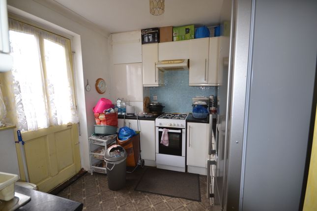 25, Powell Gardens, Dagenham photo 3