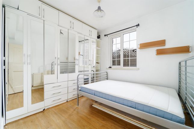 Flat for sale in The Green, Ealing