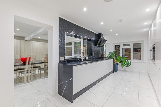 4, Weald Way, Caterham photo 3