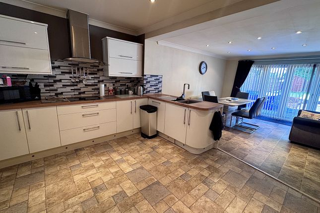 Crompton Avenue, Sprotbrough photo 2
