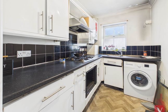 Flat 2, High Town Road, Luton photo 5